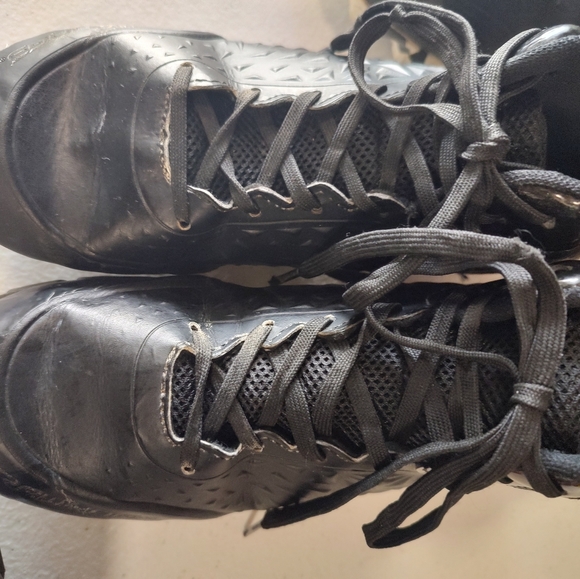 Boys Flag Football cleats - Picture 3 of 4